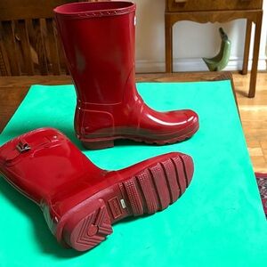 Hunter Cherry Gloss Rain Boots